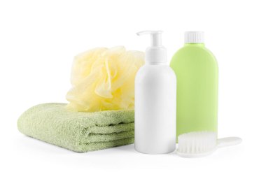 Birçok farklı bebek banyosu gereksinimleri beyaza izole edilmiş.