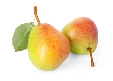 Beyaz yapraklı olgun armutlar