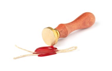 Güzel balmumu mühür ve kırmızı mühür, beyaz iplikle izole edilmiş.