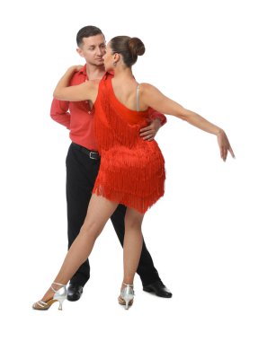 Beyaz arka planda birkaç profesyonel dansçı.