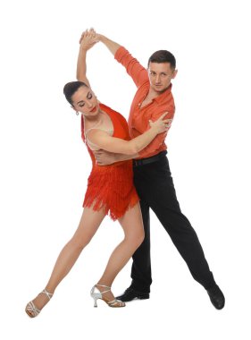 Beyaz arka planda birkaç profesyonel dansçı.