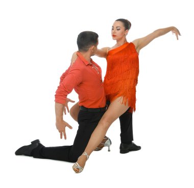 Beyaz arka planda birkaç profesyonel dansçı.