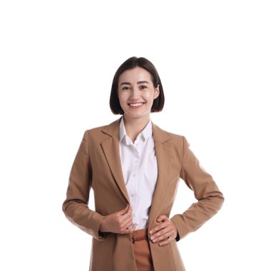 Beyaz arka planda üniformalı gülümseyen hostes portresi