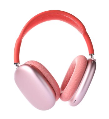 Beyaza izole edilmiş bir çift pembe kulaklık.