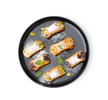 Peynirli, fındıklı, pudra şekerli, çikolatalı ve naneli nefis cannoli.