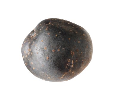 Mor bir patates, beyazda izole edilmiş.