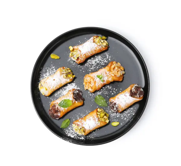 Peynirli, fındıklı, pudra şekerli, çikolatalı ve naneli nefis cannoli.