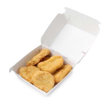 Lezzetli nugget paketleri beyaza izole edilmiş. Lezzetli fast food.