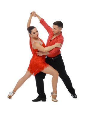 Beyaz arka planda birkaç profesyonel dansçı.