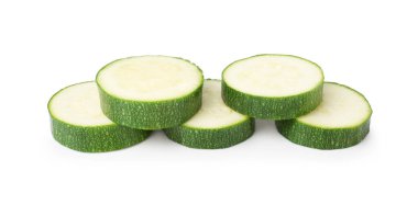 Taze kabak parçaları beyaza izole edilmiş.