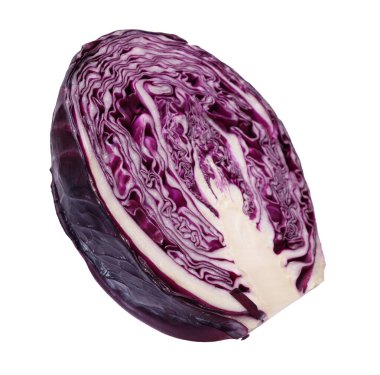 Taze kırmızı lahananın yarısı beyaza izole edilmiş.