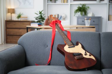 Hayaller gerçek olur. Evde fiyonklu gitar, mesaj için yer.