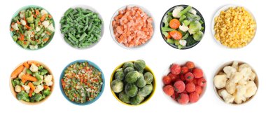 Farklı donmuş sebzeler beyaz arka planda kaselerde, set. Üst görünüm