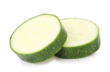 Taze kabak parçaları beyaza izole edilmiş.