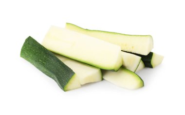 Taze kabak parçaları beyaza izole edilmiş.