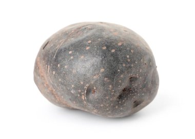 Taze, mor patates. Beyazda izole edilmiş.