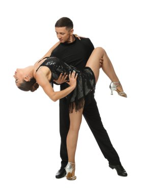 Beyaz arka planda birkaç profesyonel dansçı.