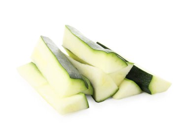 Taze kabak parçaları beyaza izole edilmiş.