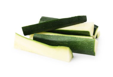 Taze kabak parçaları beyaza izole edilmiş.