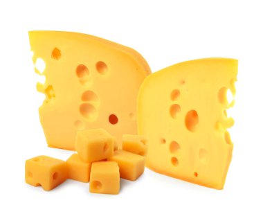 Taze peynir beyaz üzerinde izole edilmiş, bir takım parçalar.