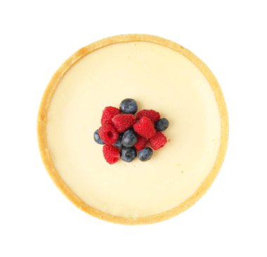 Taze böğürtlenli leziz peynirli kek.