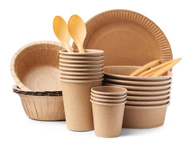 Tek kullanımlık sofra takımı beyaz üzerine izole edildi