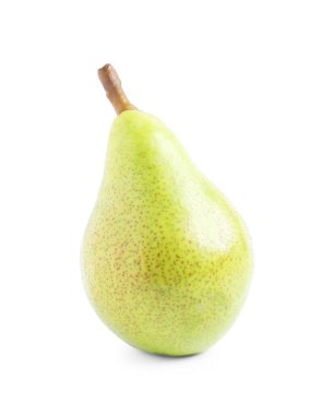 Taze olgun bir armut beyazda izole edilmiş.