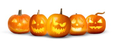 Beyaz arka planda Cadılar Bayramı balkabağı fenerleri. Oyulmuş ürkütücü yüzlü balkabakları