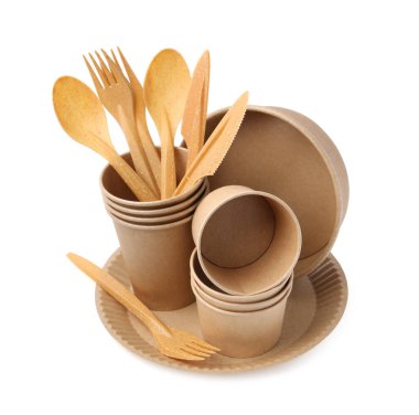 Tek kullanımlık sofra takımı beyaz üzerine izole edildi