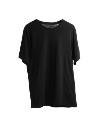 Beyaz üzerine siyah tişört. Tasarım için model