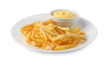 Lezzetli patates kızartması ve beyaz soslu.