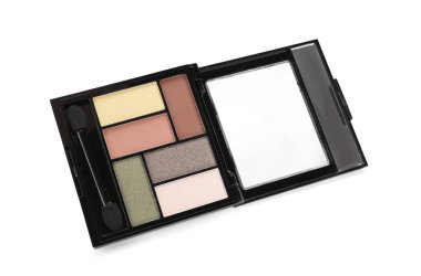 Bir güzel göz farı paleti beyaza izole edilmiş.