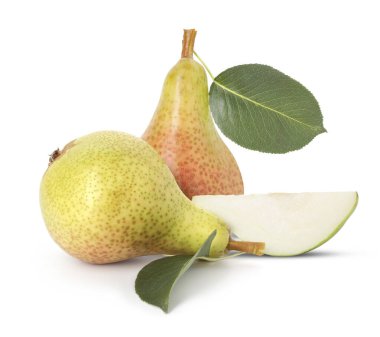 Beyazlar üzerinde taze armutlar. Tam ve dilimlenmiş.