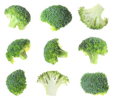 Taze brokoli çiçekleri beyaz sette izole edilmiş.