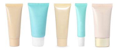 Farklı kozmetik ürünlerinin tüpleri beyaz, set üzerinde izole