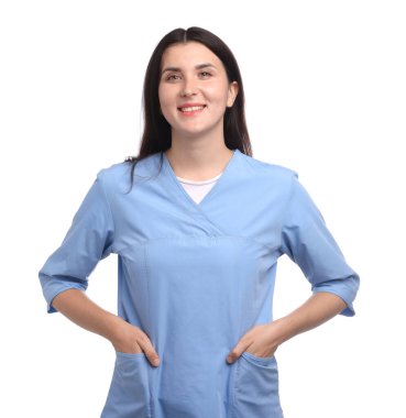 Beyaz arka planda üniformalı hemşire portresi