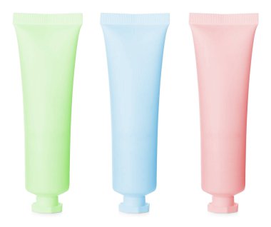 Kozmetik ürünlerin tüpleri beyaz, set üzerinde izole