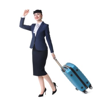 Beyaz arka planda bavulu olan pozitif hostes.