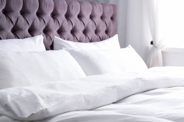 Modern yatak Oda yumuşak yastıklar ile