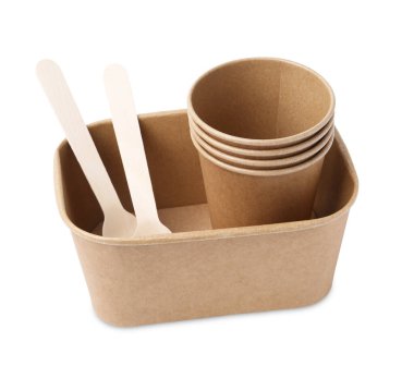 Tek kullanımlık sofra takımı beyaz üzerine izole edildi