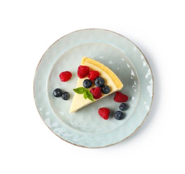 Taze böğürtlenli ve nane şekerli nefis bir cheesecake.