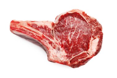 Çiğ et parçası beyaza izole edilmiş, üst manzara