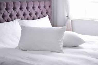 Modern yatak Oda yumuşak yastıklar ile