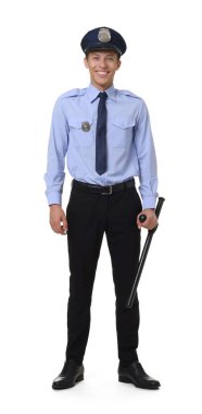 Beyaz üniformalı genç bir polis.