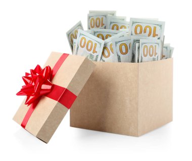 Hediye kutusu beyaz izole Doları banknot ile