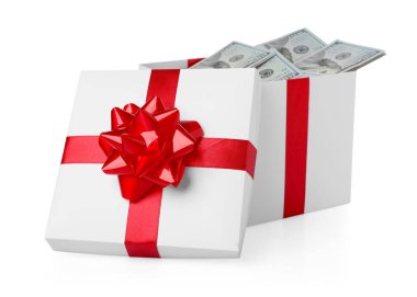 Hediye kutusu beyaz izole Doları banknot ile