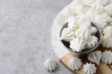 Gri masada leziz kurabiyeler, yakın plan. Metin için boşluk