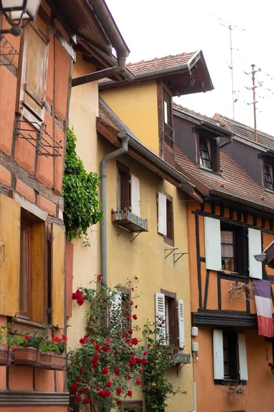Eguisheim 프랑스 2023 알자스에 아름다운 프랑스 마을입니다 정면에 전통적 여름날 — 스톡 사진