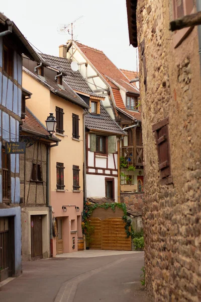 Eguisheim Francia Maggio 2023 Bellissimo Villaggio Francese Alsazia Facciate Colorate — Foto Stock