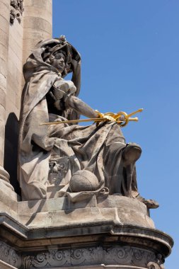Paris, Fransa. 1 Haziran 2023. Pont Alexandre 3 Köprüsü. Mimari cazibe. Nemflerin anıtı ve heykeli. Sen Nehri. Tarihi Fransız kenti. Güneşli bir gün